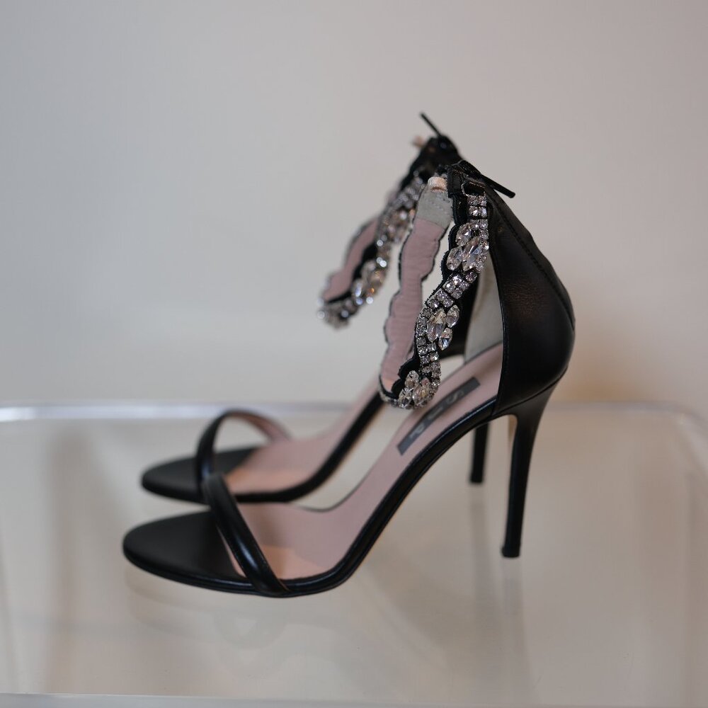 SJP BY SARAH JESSICA PARKER SAMPLE SIZE 37